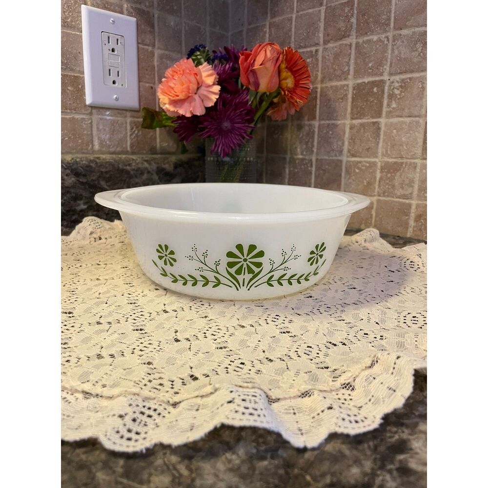 Vintage Glasbake 1.5 Qt casserole dish in green daisy J-2600